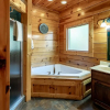 Отель SmokyStays 6 Bedroom Cabin, фото 6