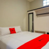 Отель RedDoorz Plus near Jogja City Mall 5, фото 4