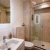 Отель Modern Queen Street Apartment In The Heart Of Town 5, фото 7