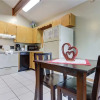 Отель Sugar Plum, 1 Bedroom, Hot Tub, WiFi, Foosball, Sleeps 2, фото 8