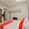 Отель OYO 15508 Shreeji Sangeet Apartments, фото 19