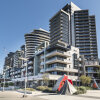 Отель AKOM AT Docklands в Мельбурне