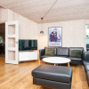 Отель 10 Person Holiday Home in Glesborg, фото 2