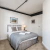Отель Manhattan Style Apartment with Balcony, фото 6