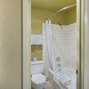 Отель Oxford Suites Lancaster, фото 9