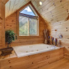 Отель Longwalker Lodge, 3 Bedrooms, Hot Tub, Game Room, Sleeps 9, фото 6