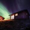 Отель Lake Thingvellir Cottages в Мосфельсбере