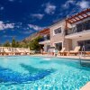 Отель Villa MIRNA with heated pool & whirlpool, traditional wine bar, 150m from sea, фото 4