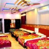 Отель Rooms with 1 king size bedded + 2 single Cart Beds + AC, фото 12