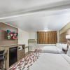 Отель Ramada by Wyndham Medford Airport North, фото 3
