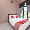 Отель OYO Home 90448 Nurbayu Guest House, фото 35