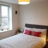 Отель Newly Renovated 1 Bedroom Flat In New Cross Gate, фото 1