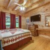 Отель Bear Tracks - Two Bedroom Cabin, фото 32