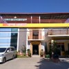 Отель Golden Crown Motel в Няунге-У