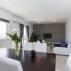 Отель Modern, Bright and Spacious sea View Apartment, Short Walk to the Beaches, фото 12