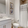 Отель New Home 3br/2.5br w/ Kayak Access Sleeps 9, фото 9