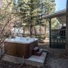 Отель Midtown Riverfront 1, 2 Bedrooms, Hot Tub, Sleeps 6, фото 11