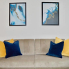 Отель Sleeps 5 with 2 bedrooms and sofabed, perfect for work or leisure, stylish spacious city centre apar, фото 2
