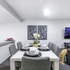 Отель Low floor - Sleeps 8 - Circle on Cavill - Wow Stay, фото 18