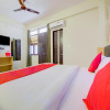 Отель OYO 14565 Hotel Snazzy, фото 3