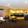 Отель Comfort Suites Rochester, фото 9
