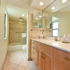 Отель Hololani A204 2 Bedroom Condo, фото 9