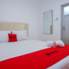 Отель RedDoorz near Mall Ratu Indah 3, фото 4