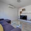 Отель Deluxe Apartment Steps to St George's Bay, фото 5