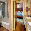 Отель Salt Pines Cottage on 9th Street 3 Bedrooms 2 Bathrooms Home, фото 6