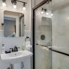 Отель Charming Bungalow W/hot tub 5min to Main St!, фото 8
