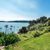 Отель Peaceful Picnic Bay - Surfdale Holiday Home, фото 9