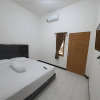 Отель OYO 93306 Homestay Permana Supadio Airport, фото 4