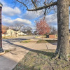 Отель Home: Grassy Yard, Walk to Bentonville Square, фото 15