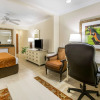 Отель Comfort Suites Paradise Island, фото 7