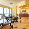 Отель Comfort Suites Beachfront, фото 8