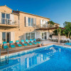 Отель Magnificent Villa in Supetar With Swimming Pool, фото 15