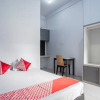 Отель OYO 93476 Owo Guest House Syariah, фото 6