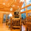 Отель Denali Private Cabin Includes Xbox, Hot Tub, and Stone Pizza Oven by Redawning, фото 12