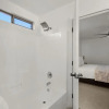 Отель Oregon Ave - Heated Pool Sleeps 13 Mins Stadium, фото 8