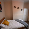 Отель Elegant Holiday Home in Coventry Near Coventry Market, фото 3