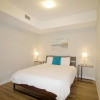 Отель Living Suites Toronto - Queens Park, фото 5