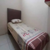 Отель OYO 90145 Furqon Guest House Syariah, фото 6