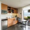 Отель Golden Sand Beachfront Apartments, фото 13