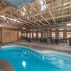 Отель Eagle Creek Complex Six Cabins Indoor Heated Pool Sleeps 28, фото 14