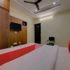 Отель OYO 15838 Pramukh Palace, фото 3