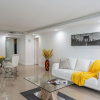 Отель Spacious One Bedroom Centrally Located, фото 3