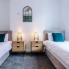 Отель Lovely three bedroom home free parking, фото 5