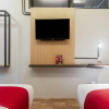Отель Formerly Reddoorz Plus Near Gandaria City Mall 2, фото 3