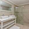 Отель Gansbaai Seafront Holiday House: Ons C-huis, фото 8