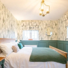 Отель 6 Bedroom New Build Detached House in Bicester, фото 3